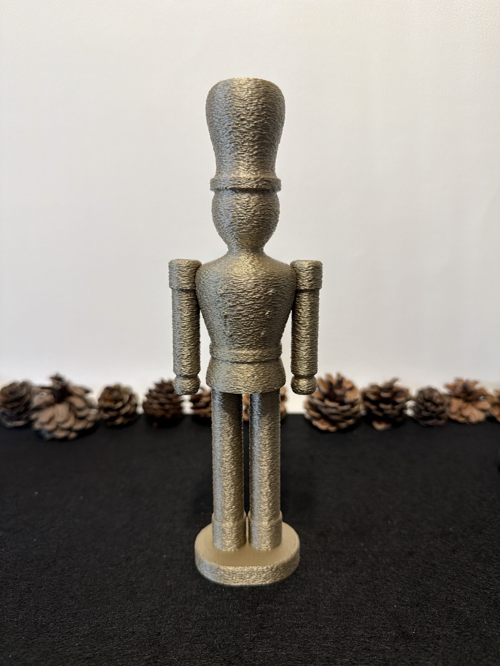 moderner Nussknacker fuzzy-Style in 5 edlen Farben – Bild 8