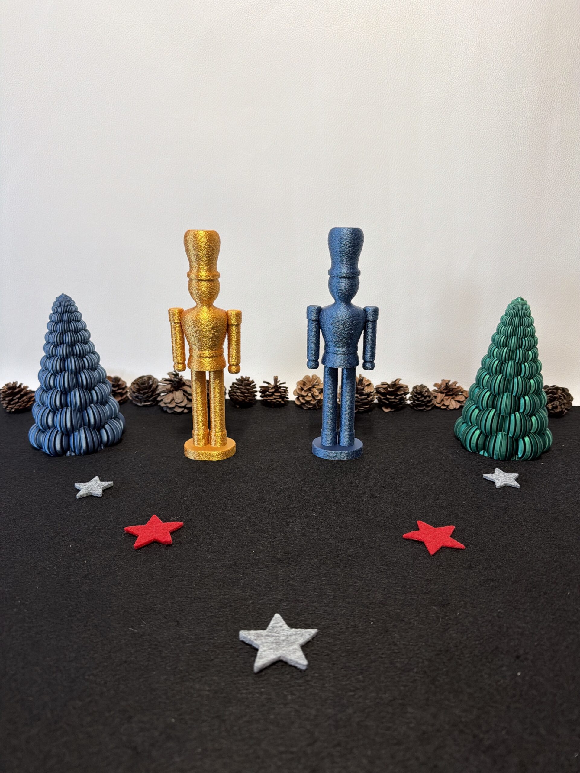 moderner Nussknacker fuzzy-Style in 5 edlen Farben – Bild 3