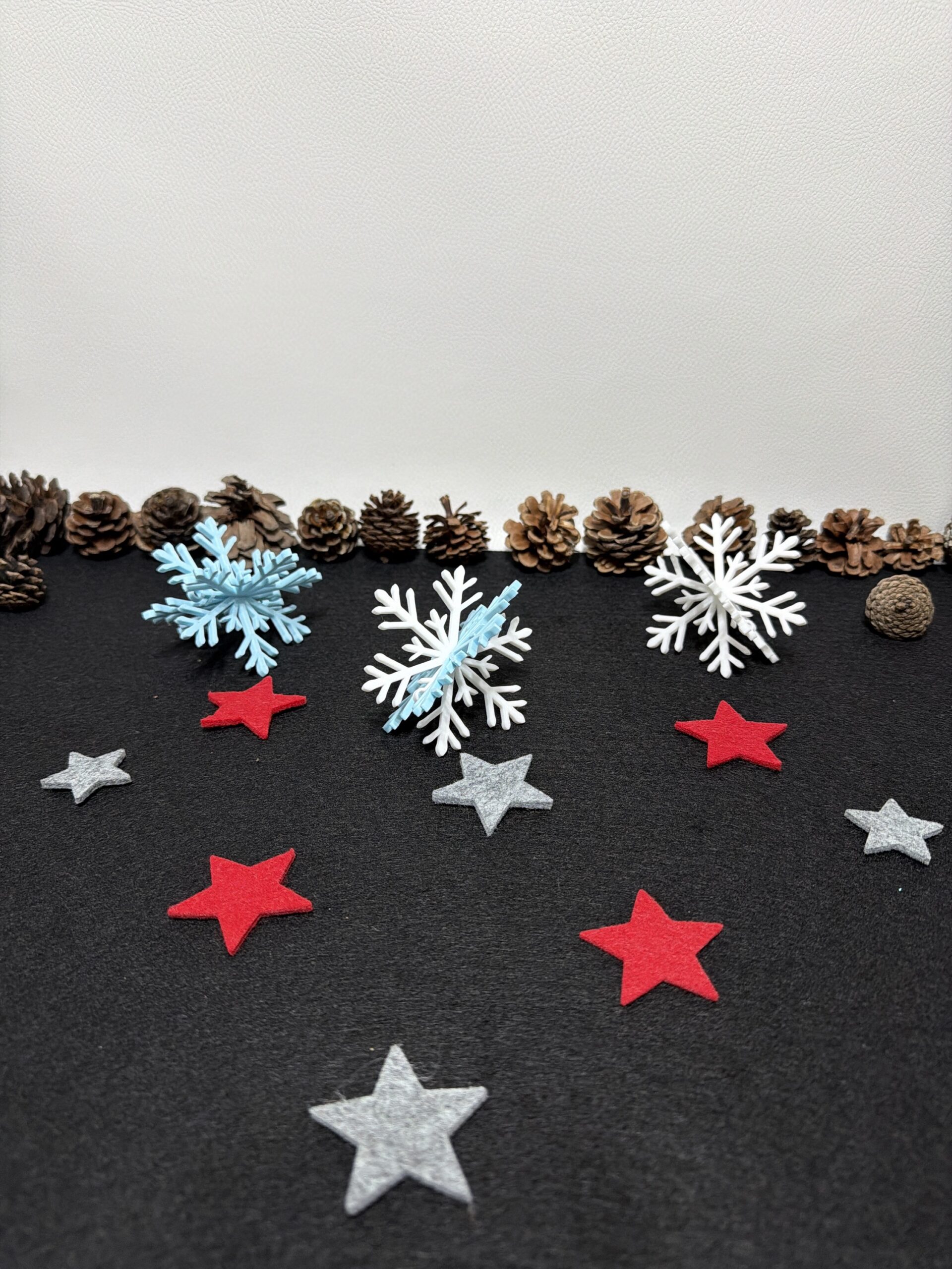 winterliche Schneeflocken in vers. Farben – Bild 5