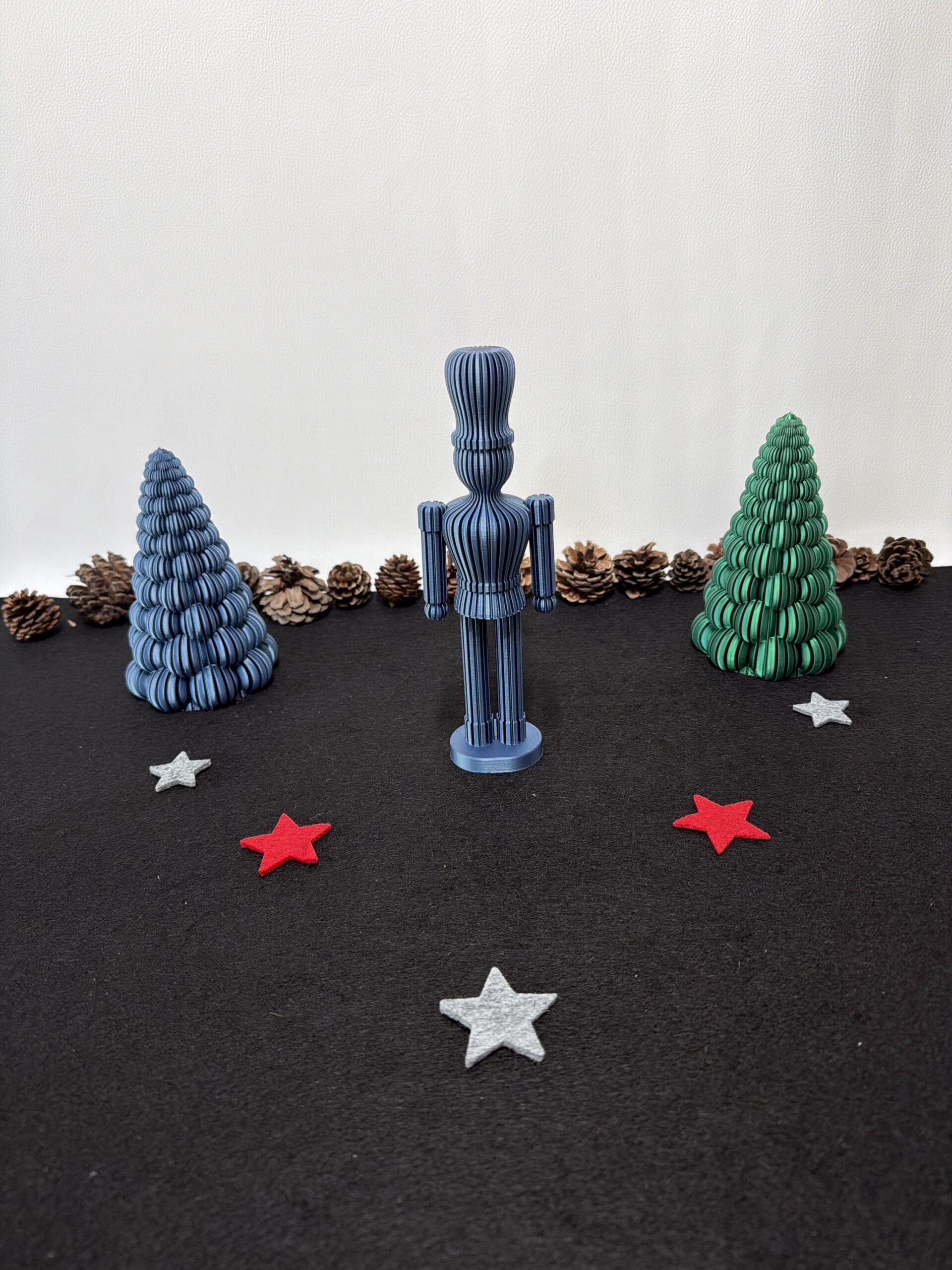 moderner Nussknacker gerippt in 5 edlen Farben – Bild 7