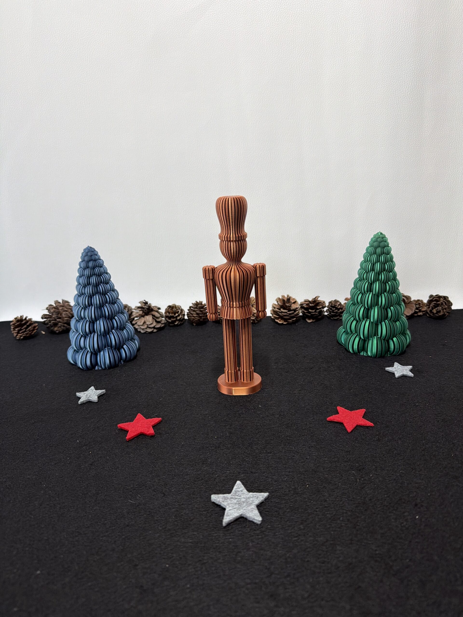 moderner Nussknacker gerippt in 5 edlen Farben – Bild 6