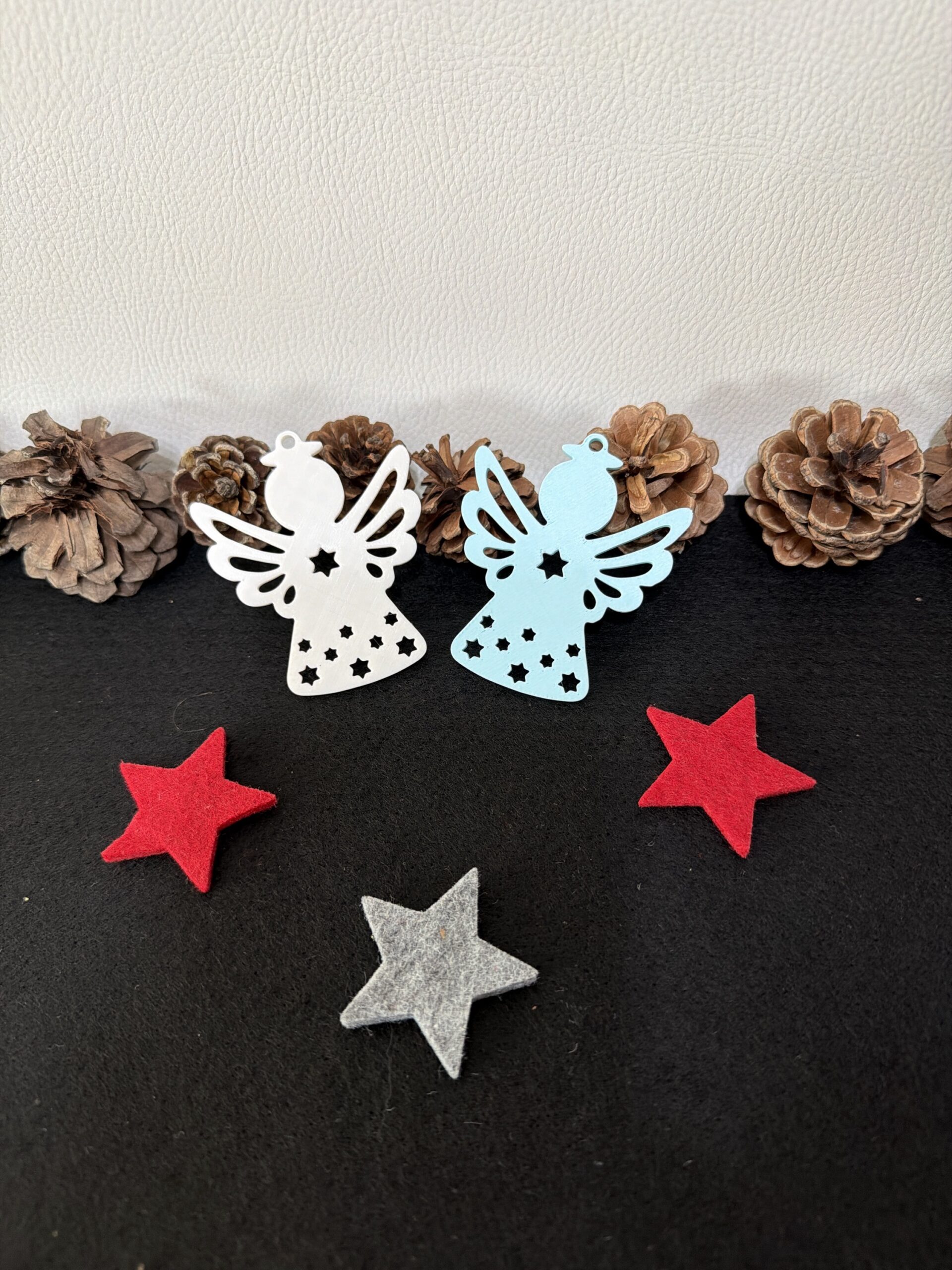 Weihnachtsanhänger „Engel mit Sternen“