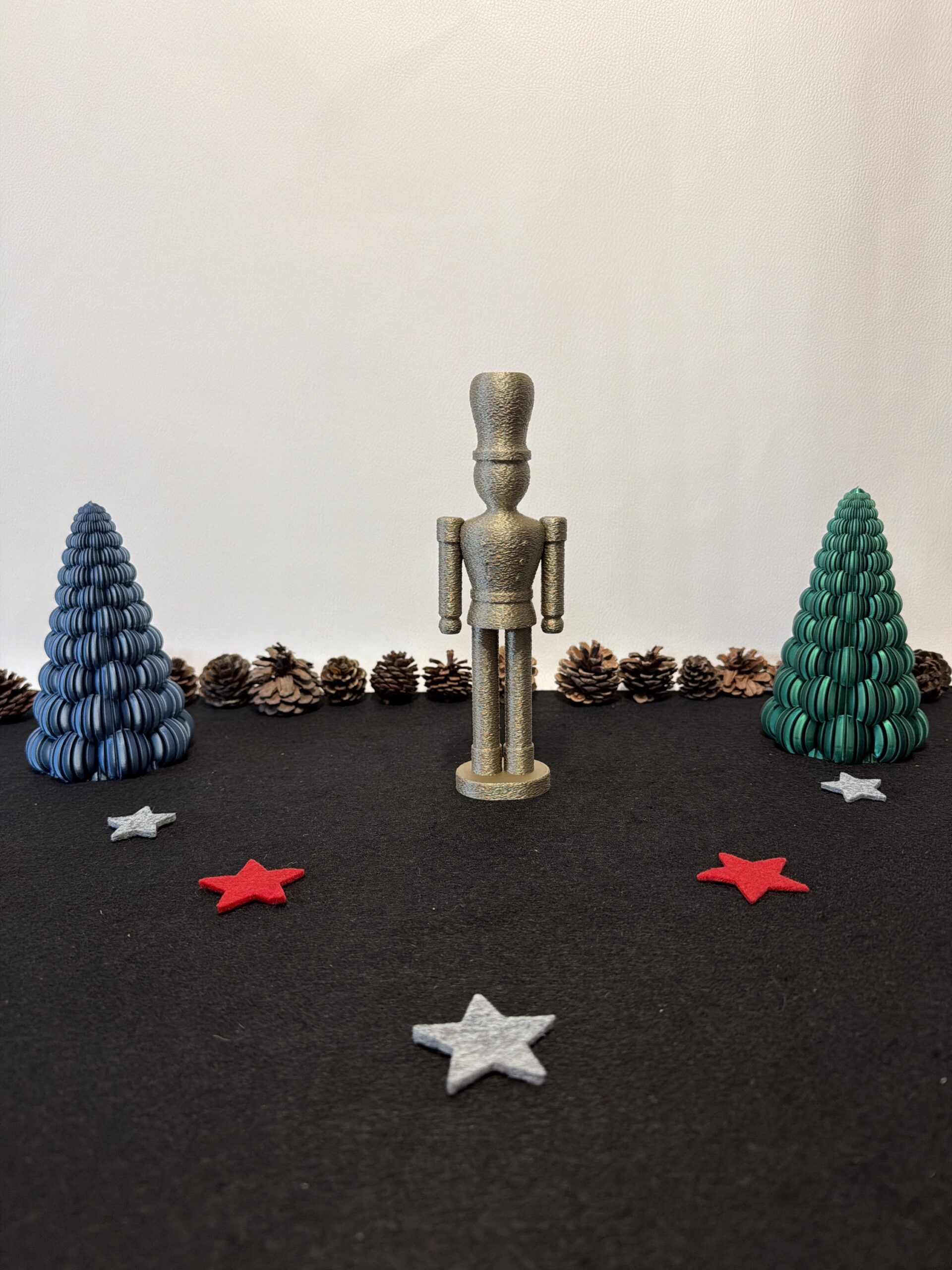 moderner Nussknacker fuzzy-Style in 5 edlen Farben – Bild 9