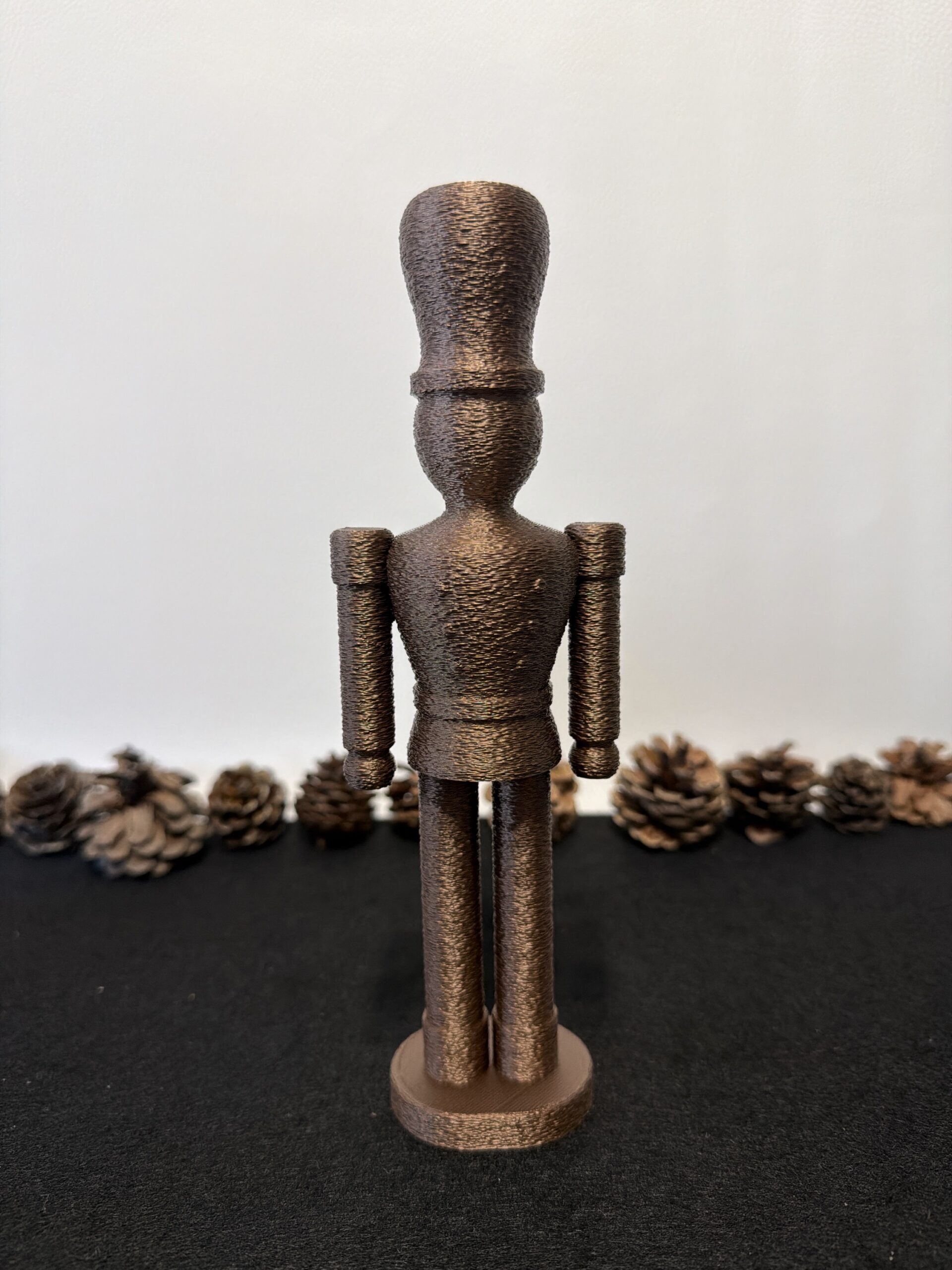 moderner Nussknacker fuzzy-Style in 5 edlen Farben – Bild 4