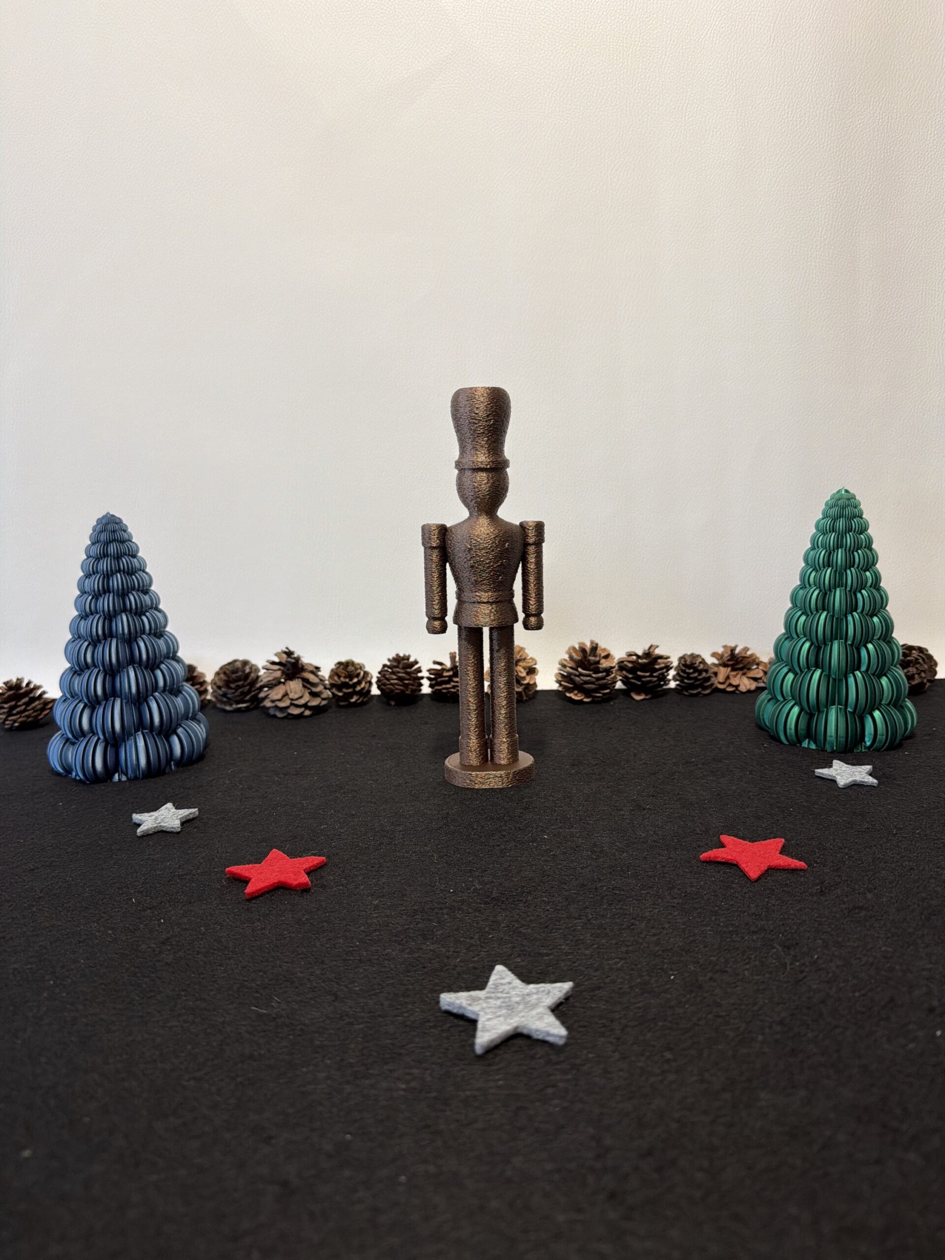 moderner Nussknacker fuzzy-Style in 5 edlen Farben – Bild 5