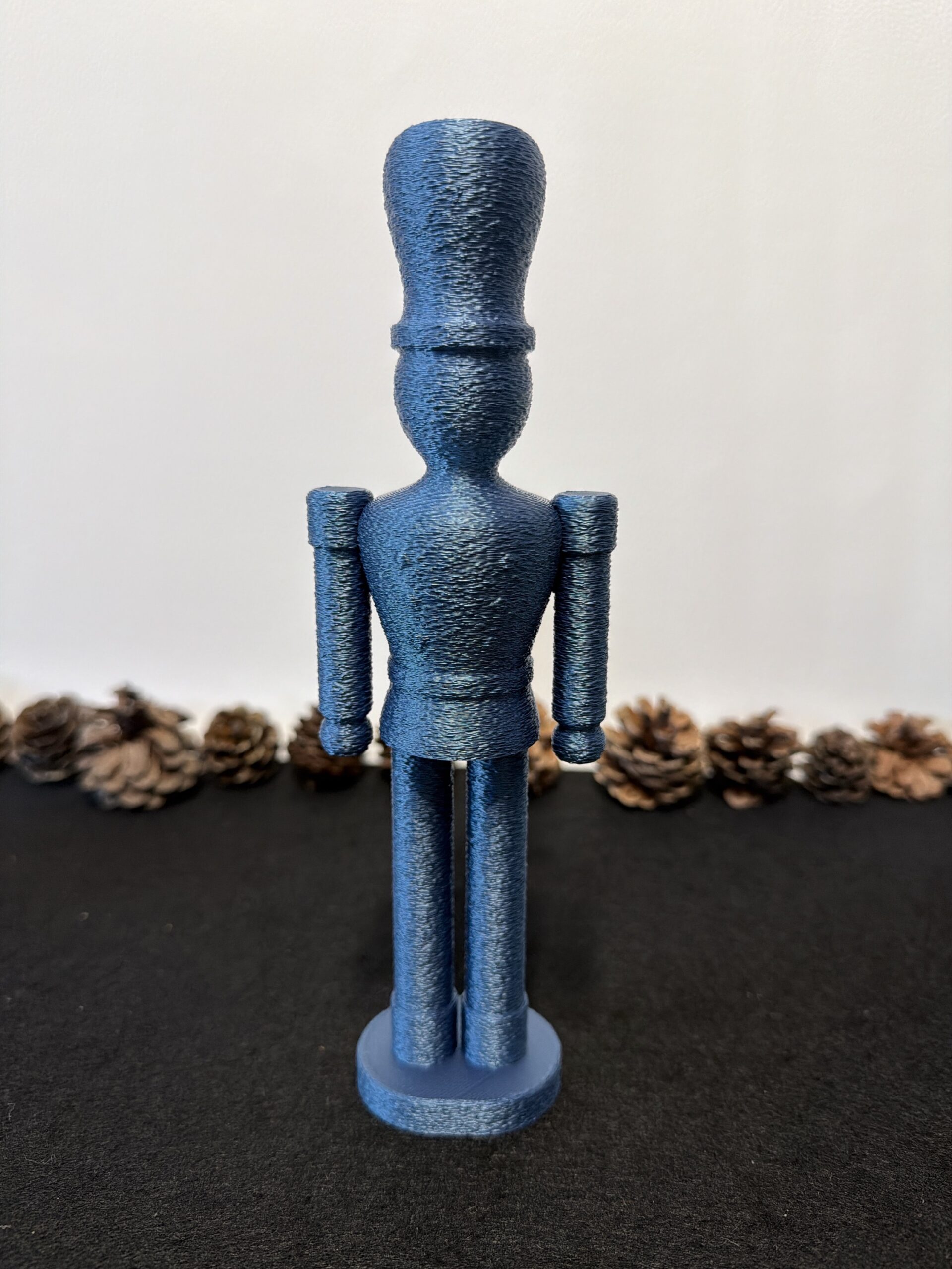 moderner Nussknacker fuzzy-Style in 5 edlen Farben – Bild 10