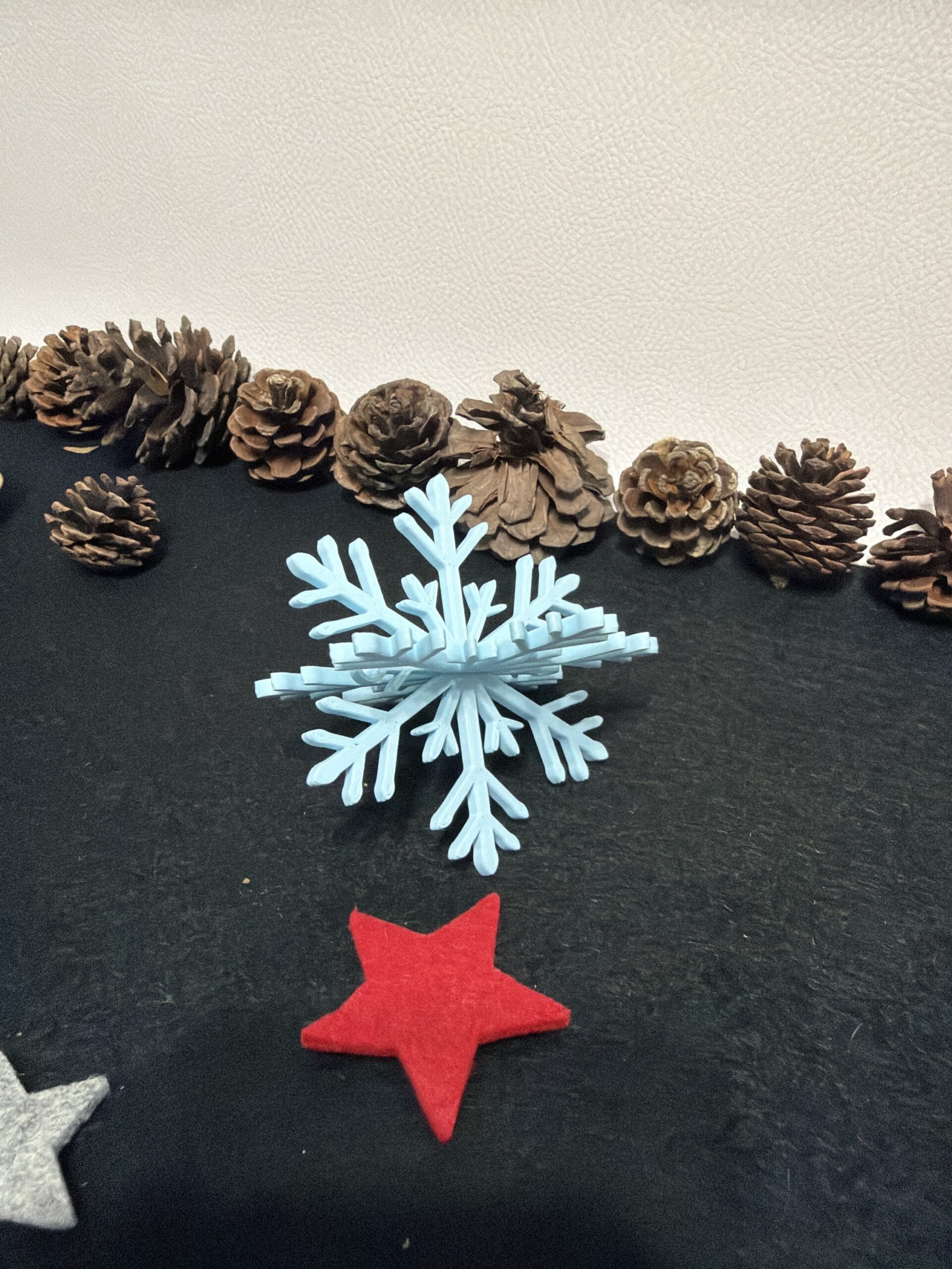 winterliche Schneeflocken in vers. Farben – Bild 3