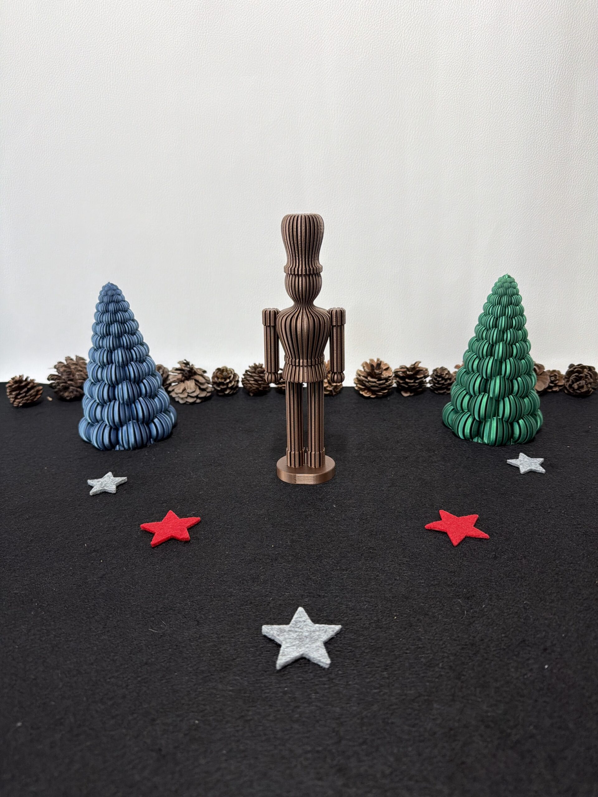 moderner Nussknacker gerippt in 5 edlen Farben – Bild 5