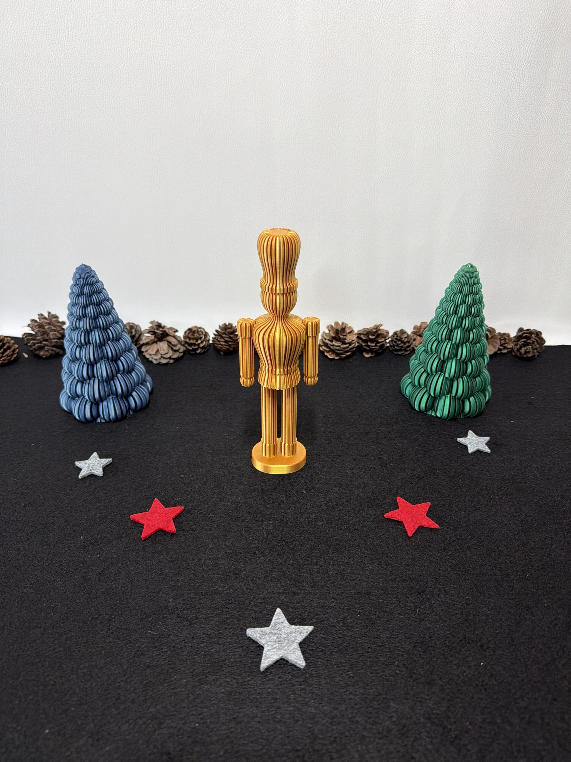 moderner Nussknacker gerippt in 5 edlen Farben – Bild 8