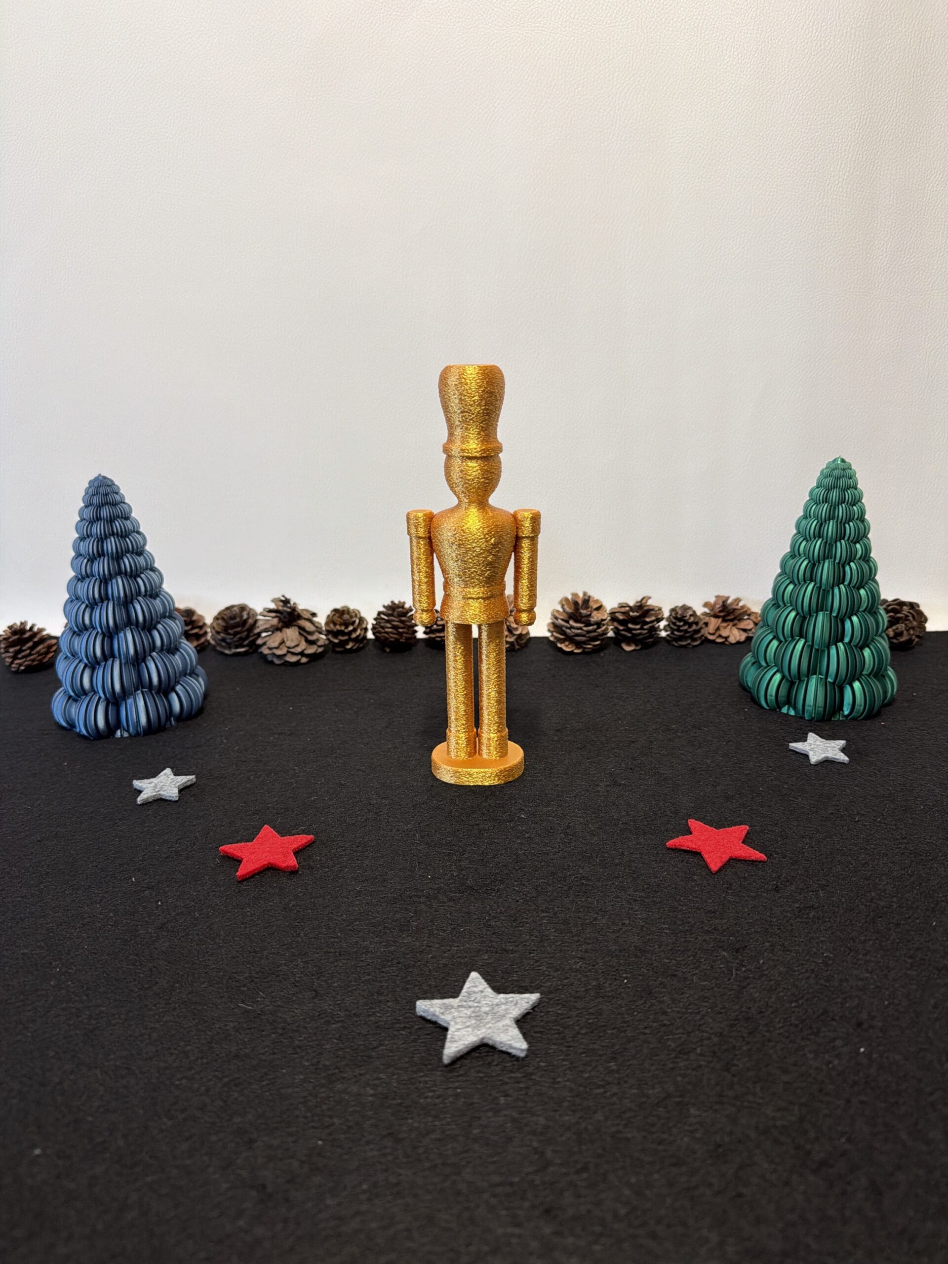 moderner Nussknacker fuzzy-Style in 5 edlen Farben – Bild 13