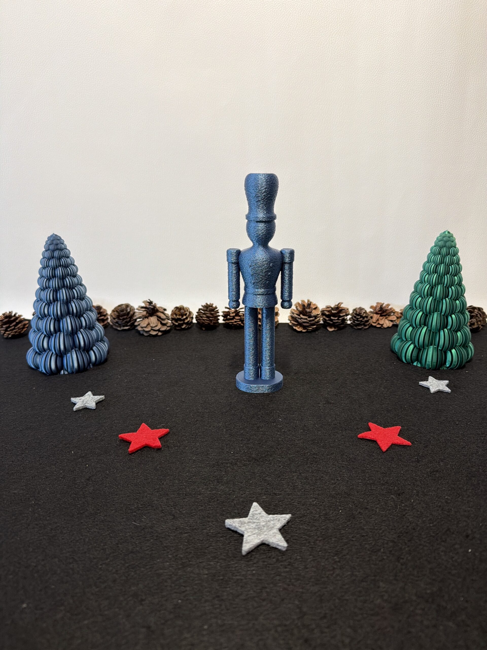 moderner Nussknacker fuzzy-Style in 5 edlen Farben – Bild 11