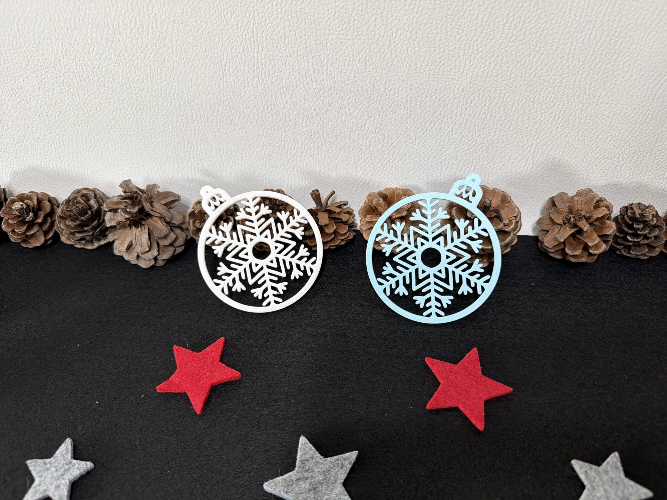 Weihnachtsanhänger „Schneeflocke mit Mittelöffnung“