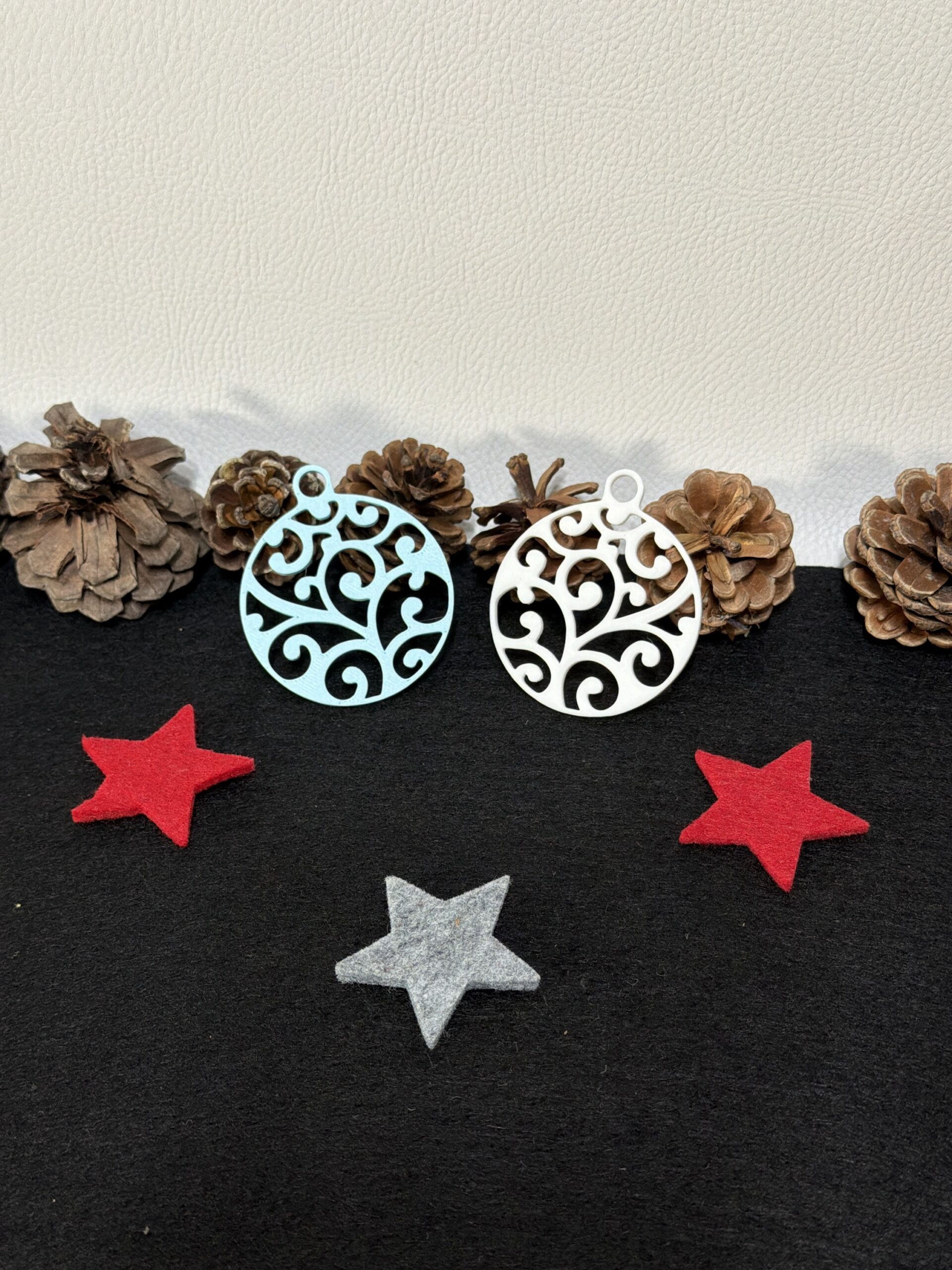 Weihnachtsanhänger „Ornamentkugel“ filigran