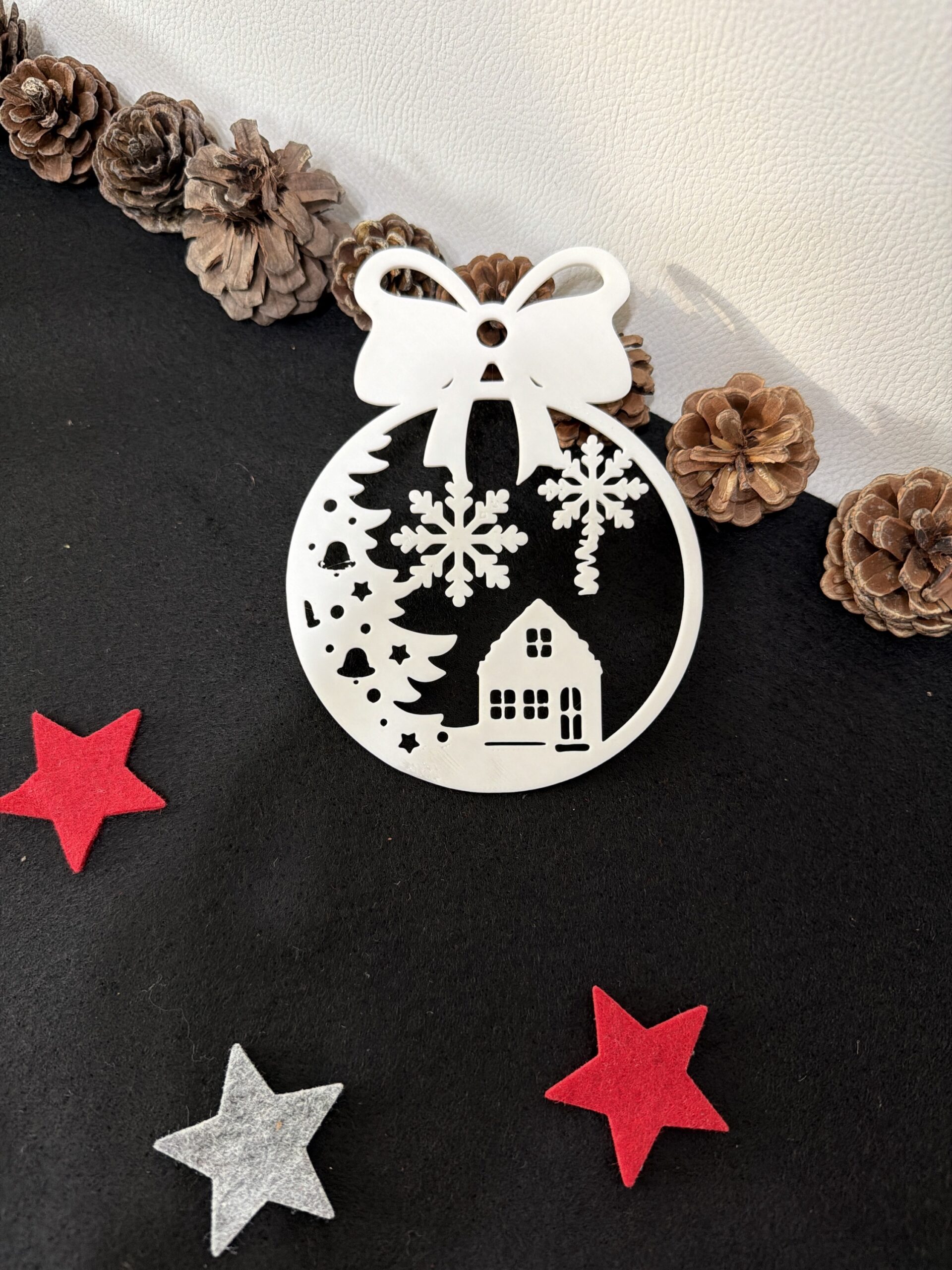 Weihnachtsanhänger „Winterlandschaft mit Schleife“ – Bild 2