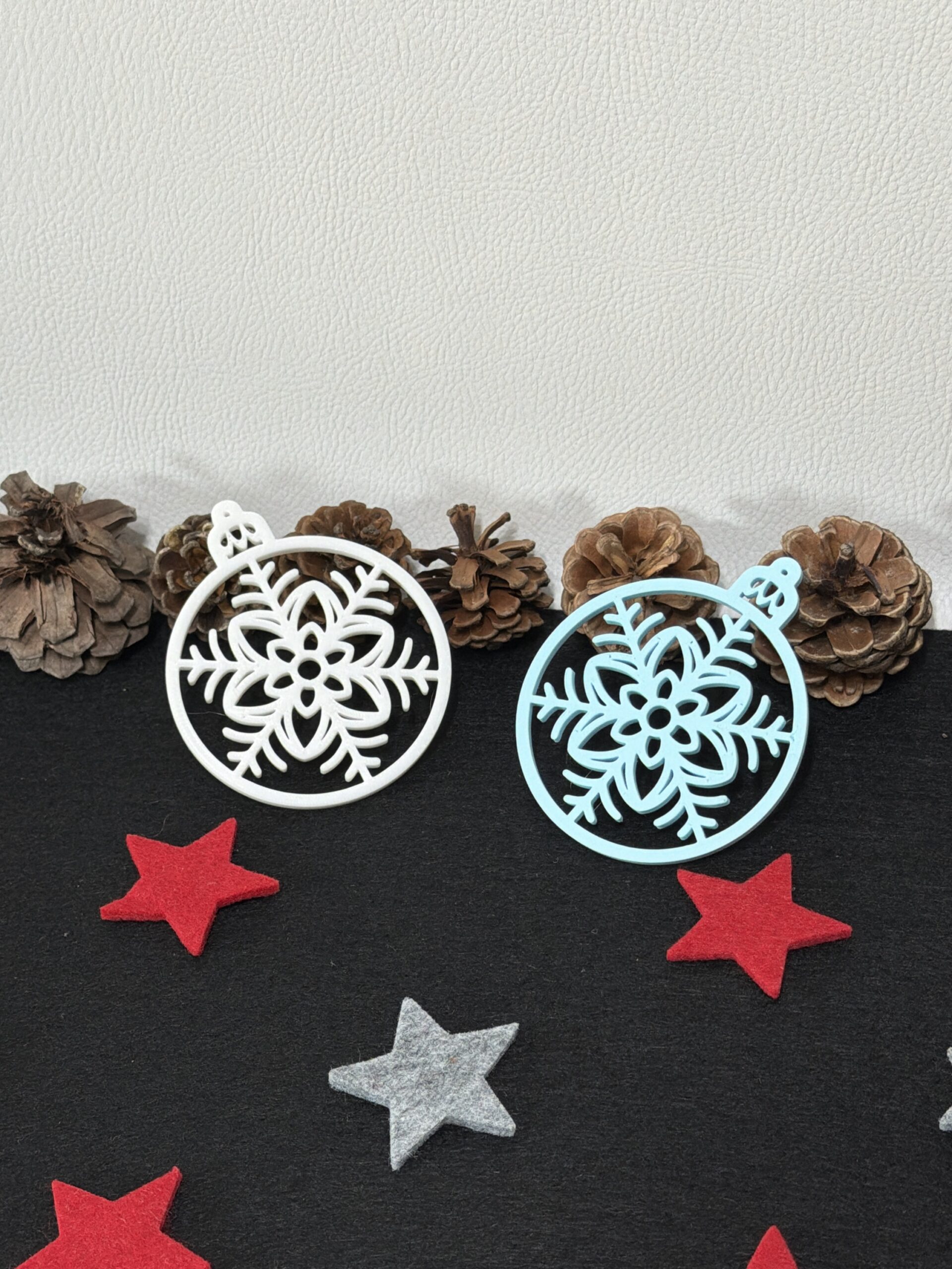 Weihnachtsanhänger „Schneeflocke im Ornament“