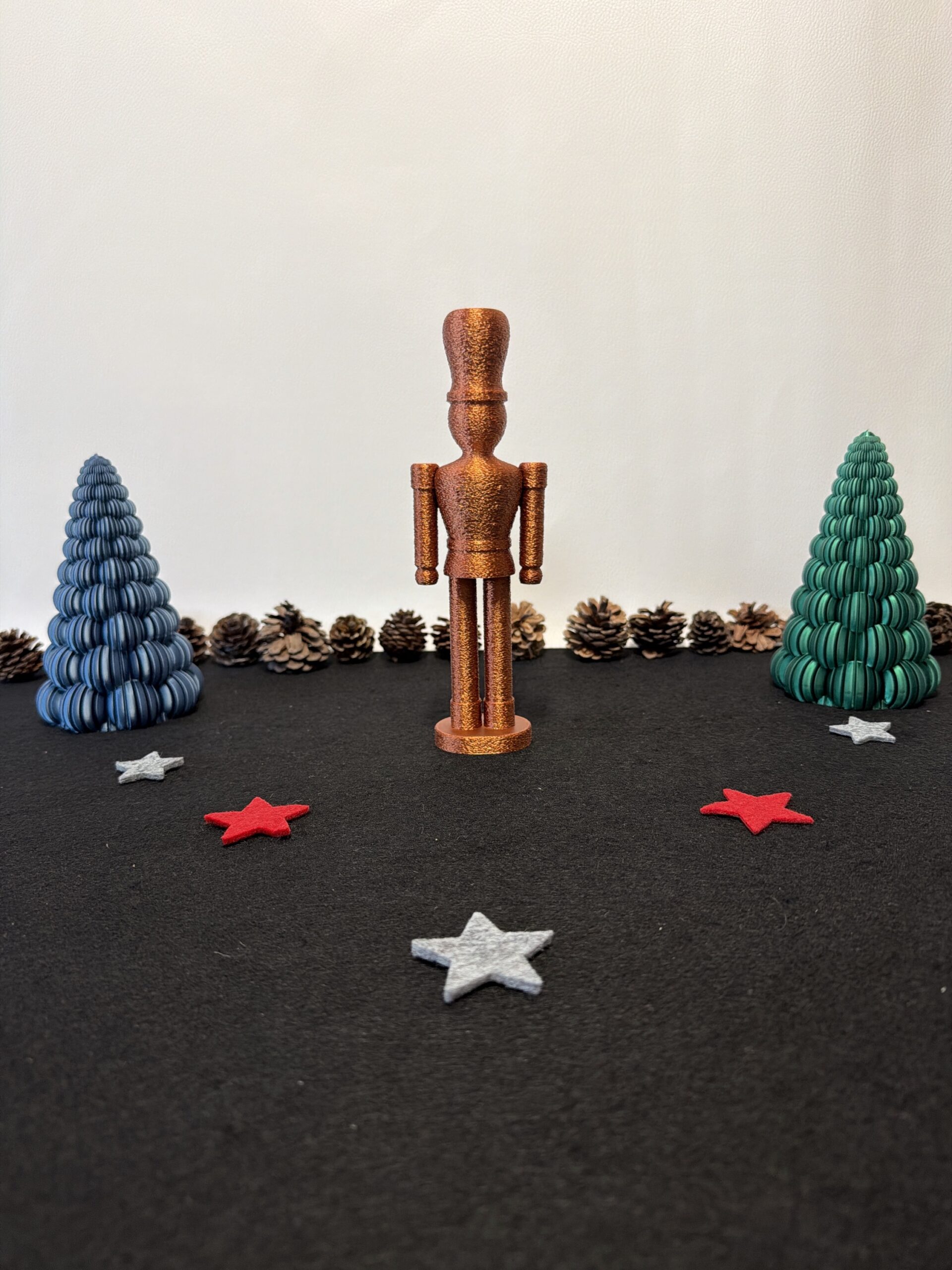 moderner Nussknacker fuzzy-Style in 5 edlen Farben – Bild 7